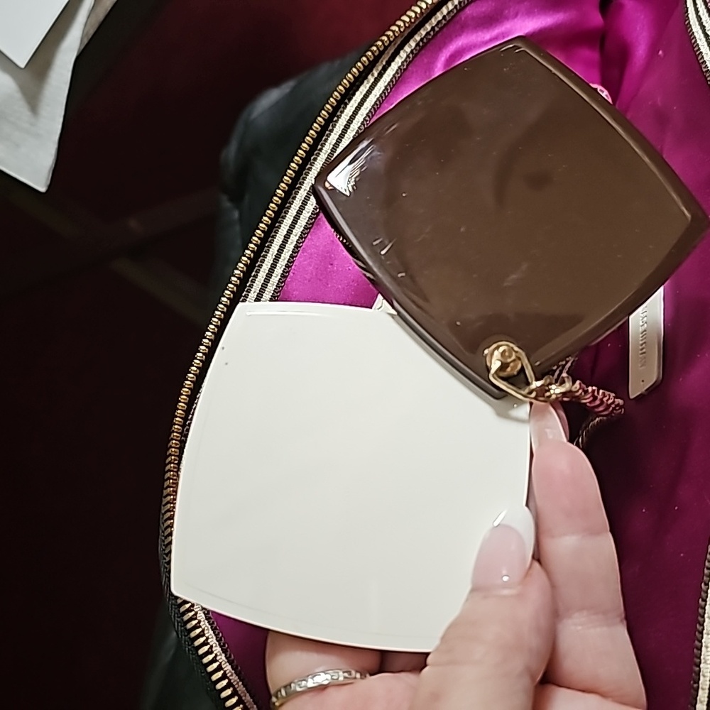 🖤NEW WITH TAG🖤 Luxurious Henri Bendel Satchel w Mirror - Picture 17 of 17